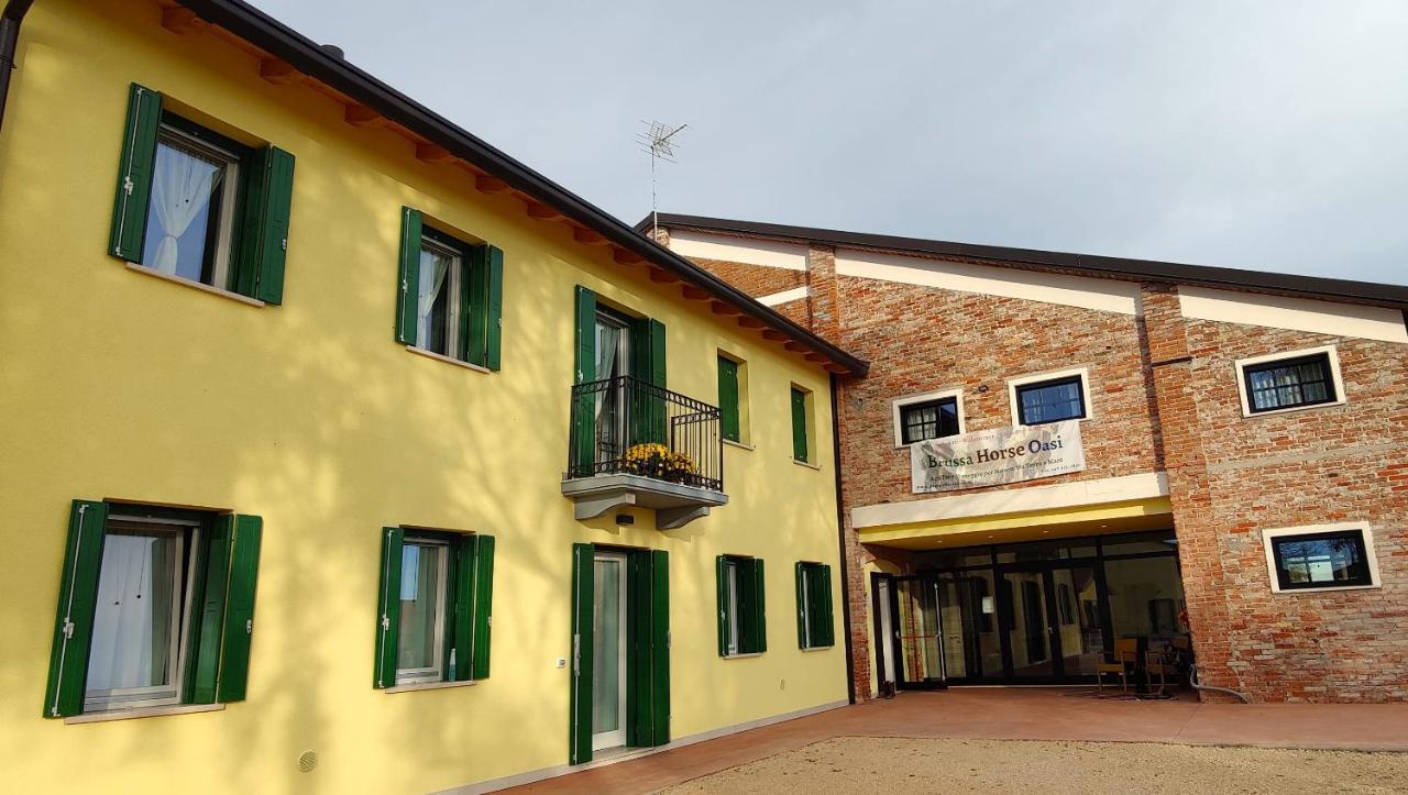 Brussa Horse Oasi Villa Caorle Exterior foto